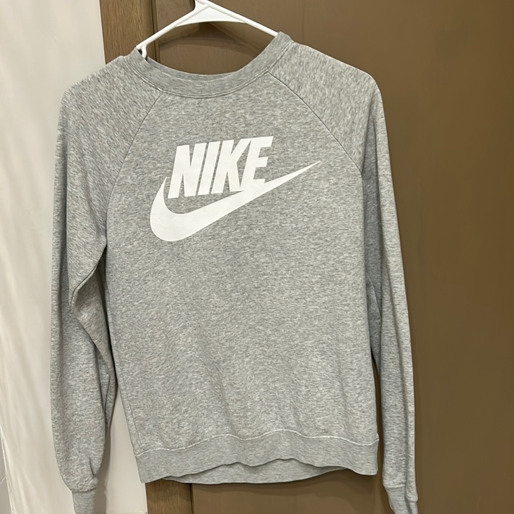 grey nike crewneck size women’s xs